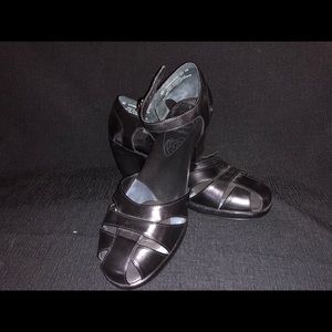 Dansko Women's Bliss Pump,Black Nappa